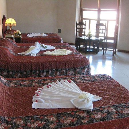 Hotel Plaza Yucatan ตีคัล ภายนอก รูปภาพ