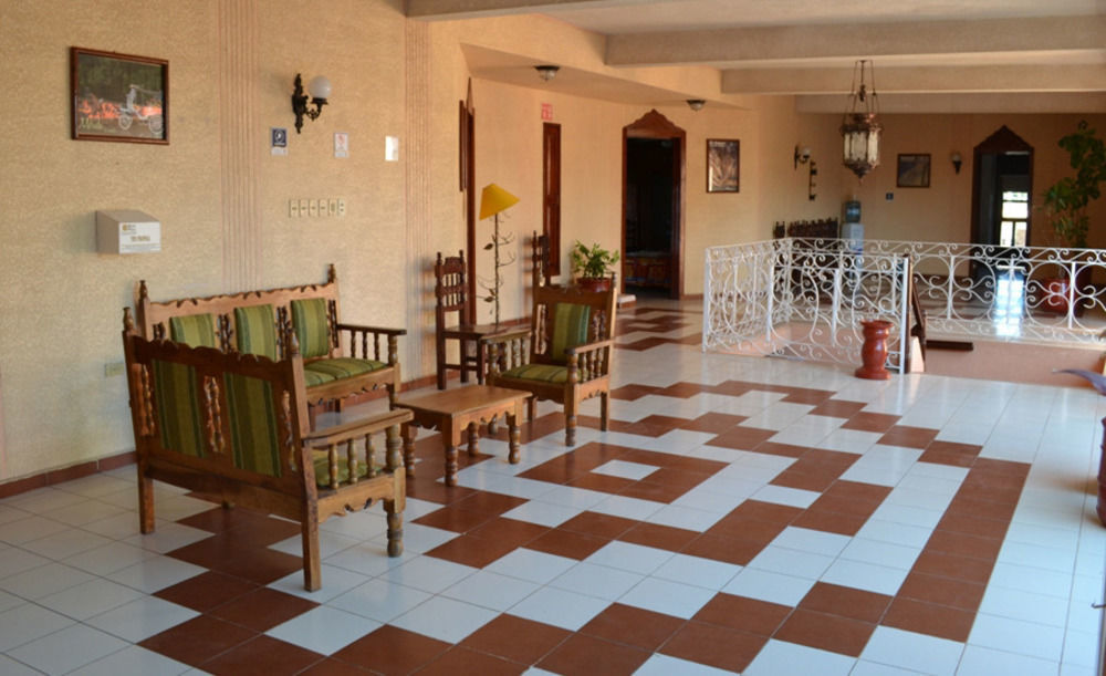 Hotel Plaza Yucatan ตีคัล ภายนอก รูปภาพ